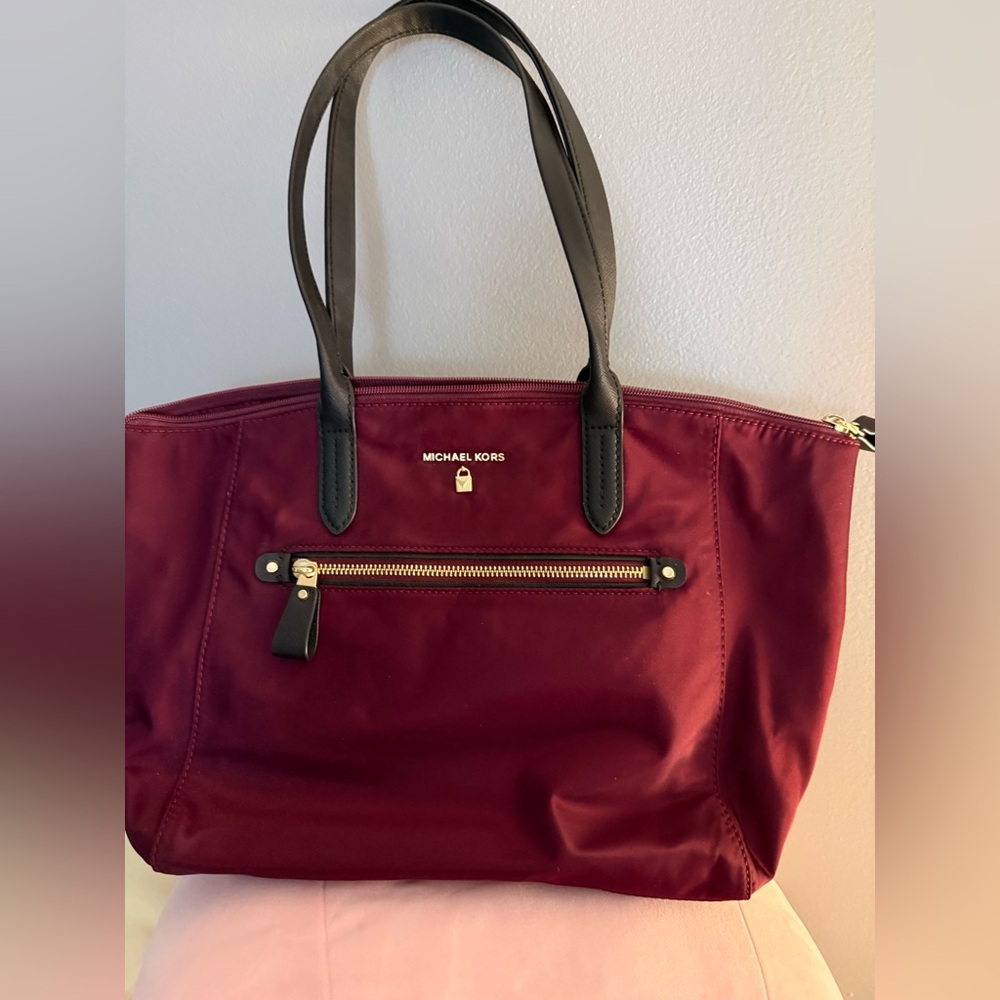 Michael Kors Wine Tote with Black Handles